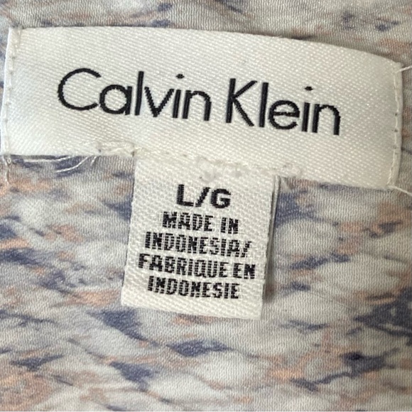 Calvin Klein women grey snake print long sleeves button down shirt. Size L. Use. - Picture 6 of 8